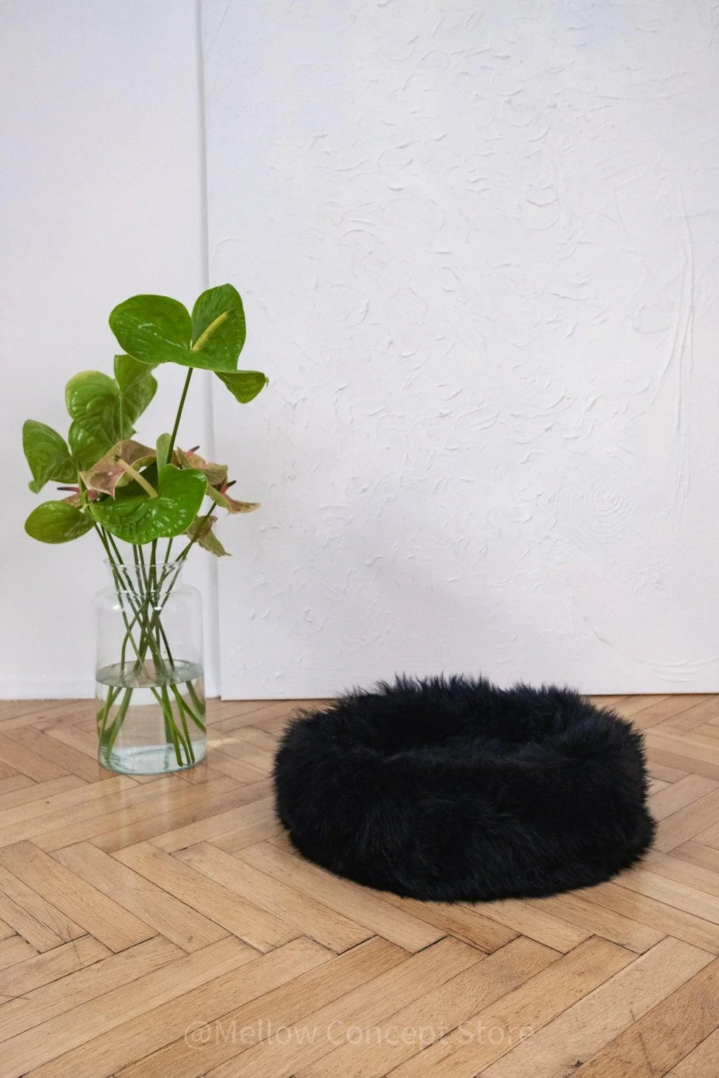 Cama redonda de piel natural de oveja para mascotas - negro