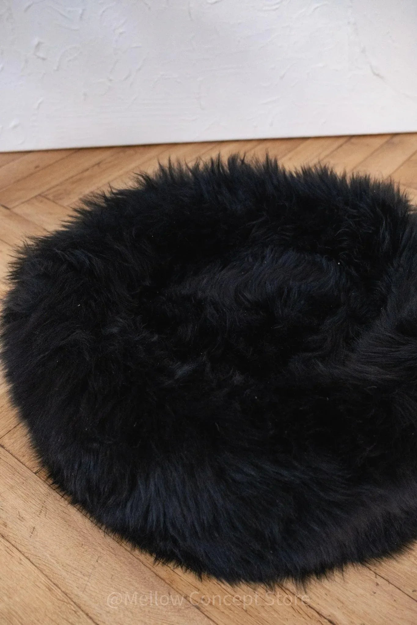 Cama redonda de piel natural de oveja para mascotas - negro