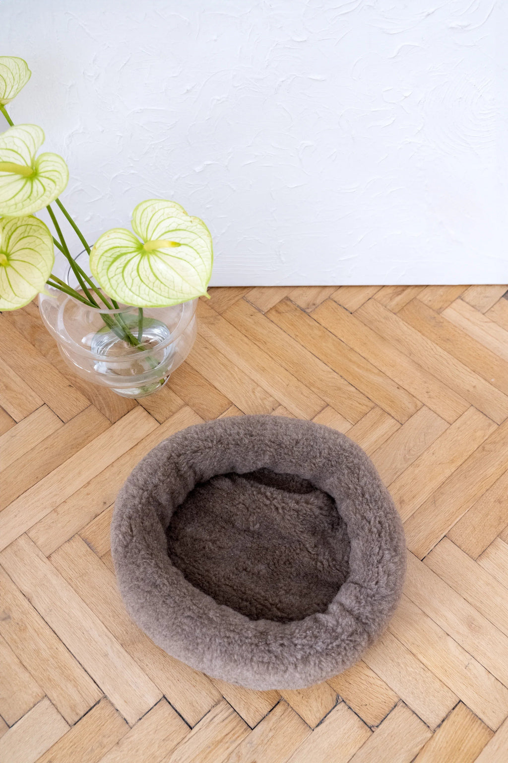 Cama redonda de lana natural para mascotas - beige