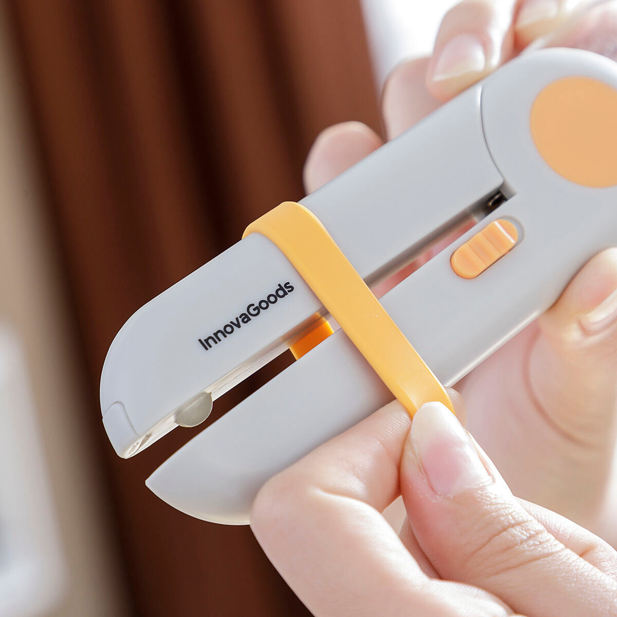 Mascota Nail Clippers with LED Clipet InnovaGoods